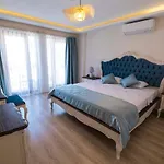 Icarus Hotel
