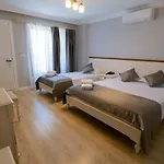 Hotel Icarus