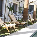 Icarus Hotel