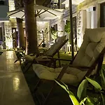 Icarus Hotel