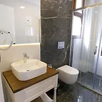Icarus Hotel