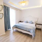 Hotel Icarus