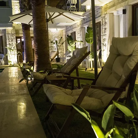 Icarus Hotel